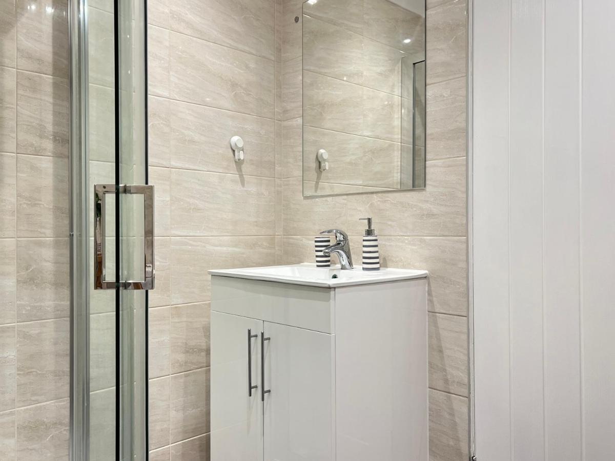 Modern 2 Bed Townhouse Just Outside City Walls With Free Private Parking York Exteriör bild