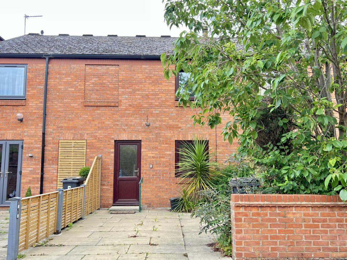 Modern 2 Bed Townhouse Just Outside City Walls With Free Private Parking York Exteriör bild
