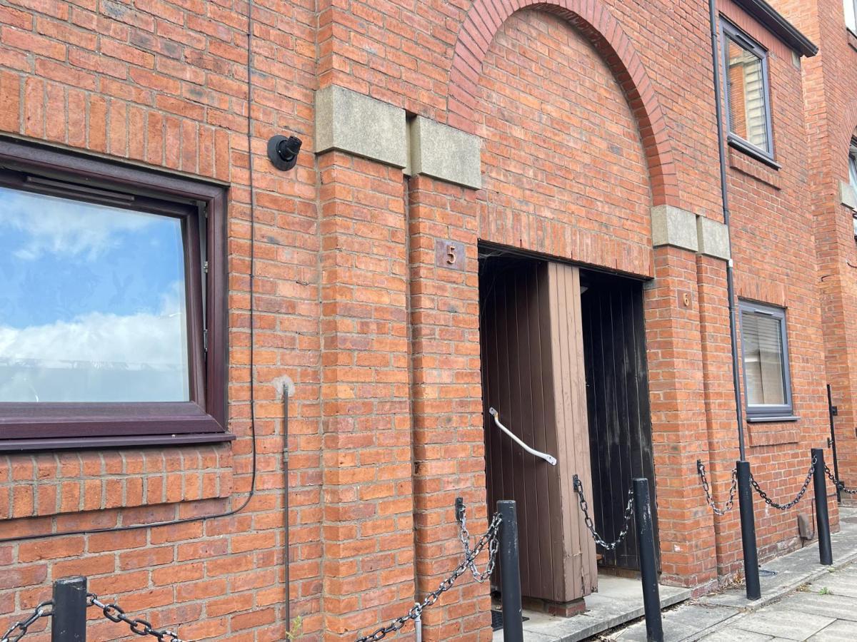 Modern 2 Bed Townhouse Just Outside City Walls With Free Private Parking York Exteriör bild